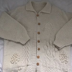 Chunky creme knit cardigan with collar and buttons
